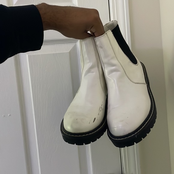 Forever 21 white boots, size 10 barely used. - Picture 4 of 4